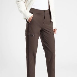 NWT Athleta Wander Hybrid pant in walnut brown